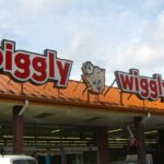 1916: Piggly Wiggly Opens