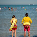 You need to wait 30 minutes after eating to swim