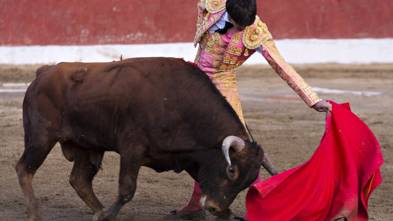 Bulls hate red