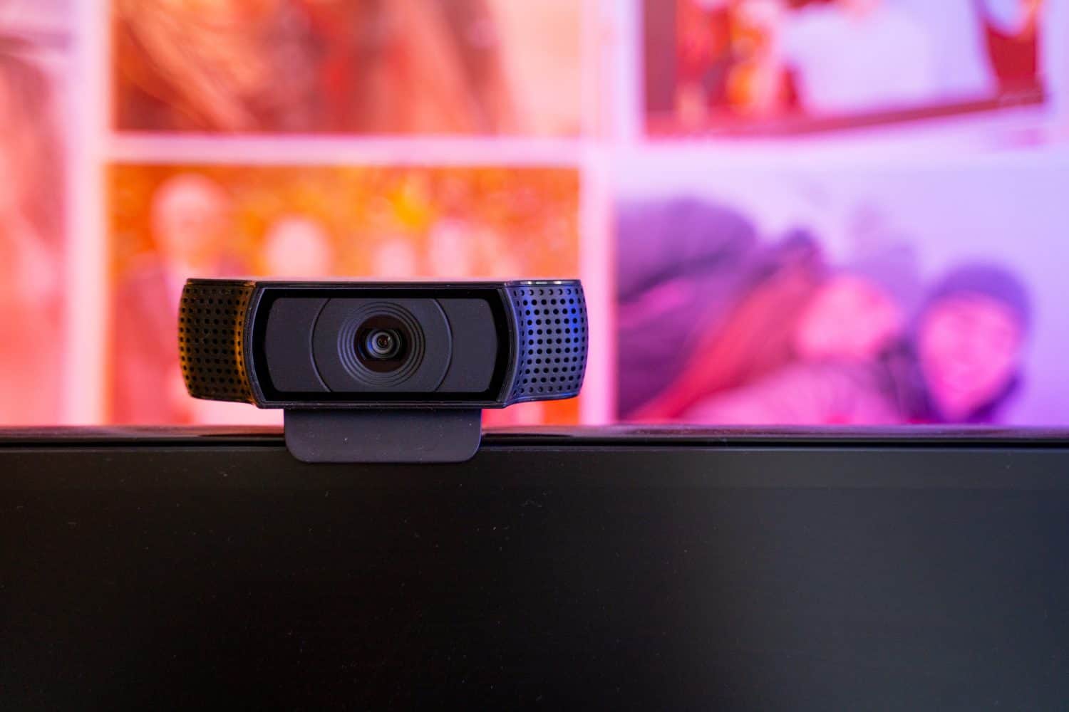 Webcam on top of a monitor for live streaming or video calls