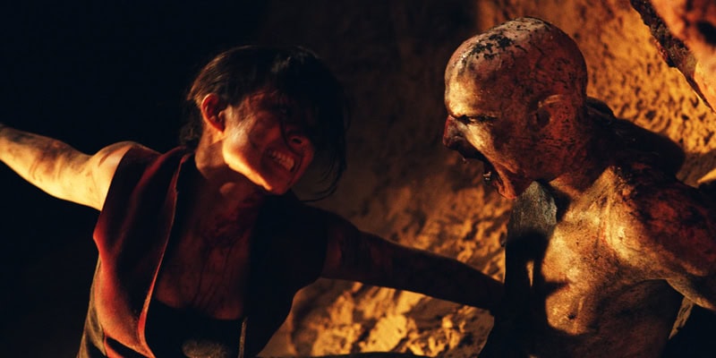 Craig Conway and Natalie Mendoza in The Descent (2005)