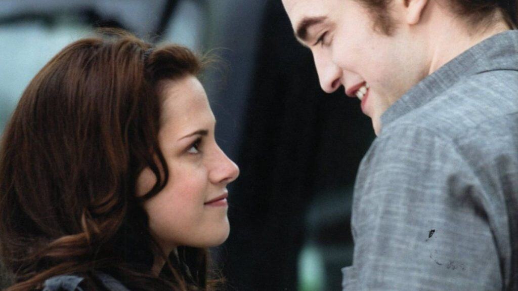 Bella Swan | Kristen Stewart and Robert Pattinson in The Twilight Saga: New Moon (2009)