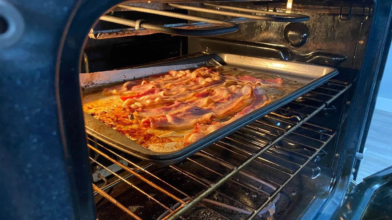 Cooking bacon in oven