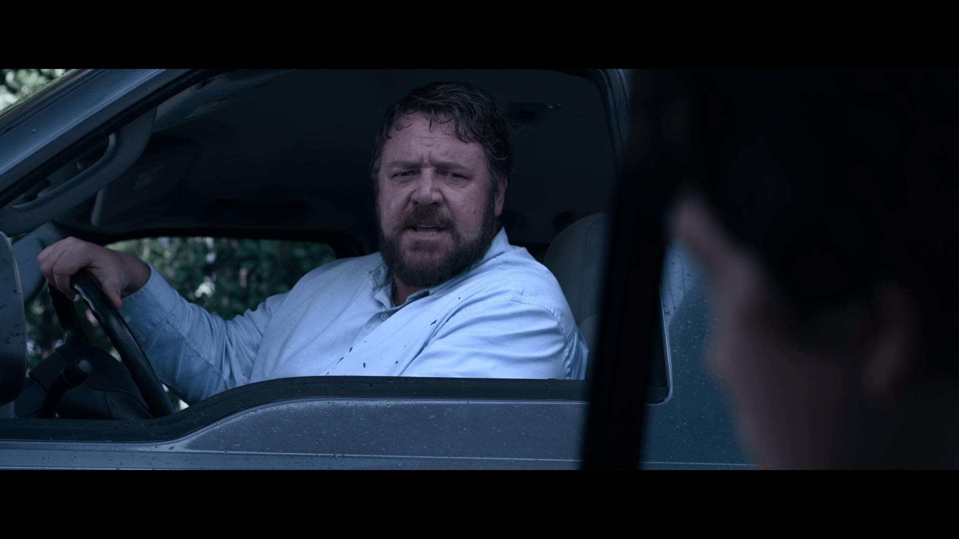 Russell Crowe and Gabriel Bateman in Unhinged (2020)