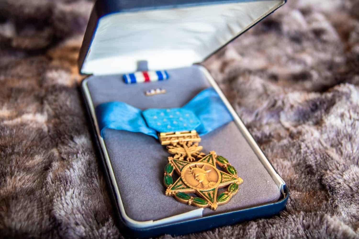 Air Force medal of honor in case with silver star ribbon.
