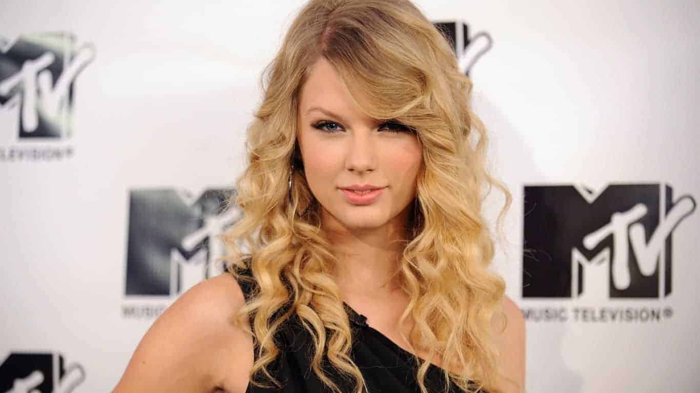 Starbucks Taylor Swift Red Drink