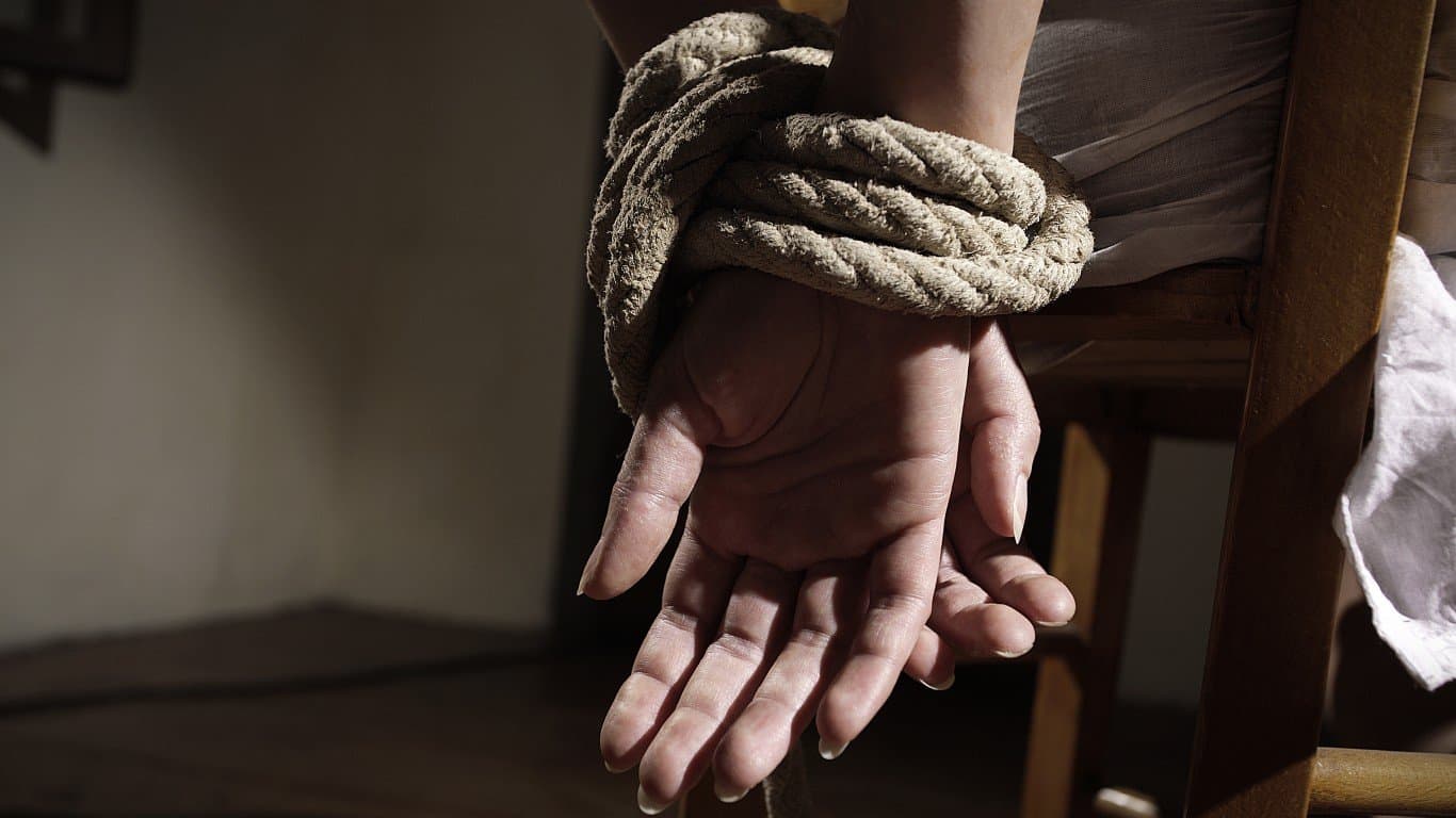 Kidnapper sues hostages for escaping