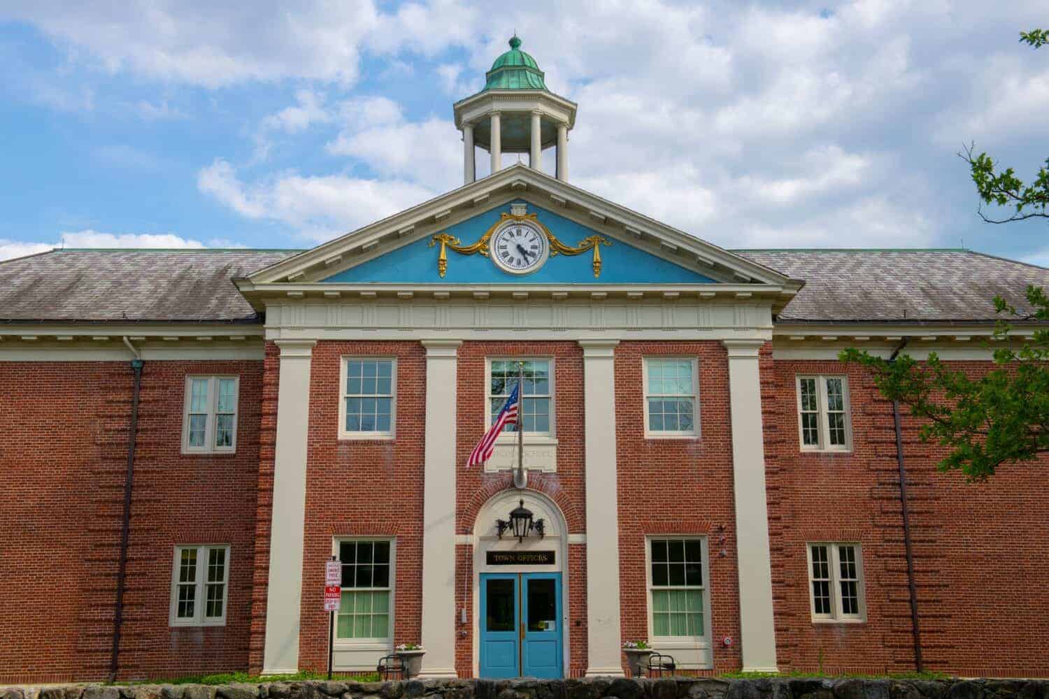 47. Lincoln Center Historic District (Lincoln, MA)