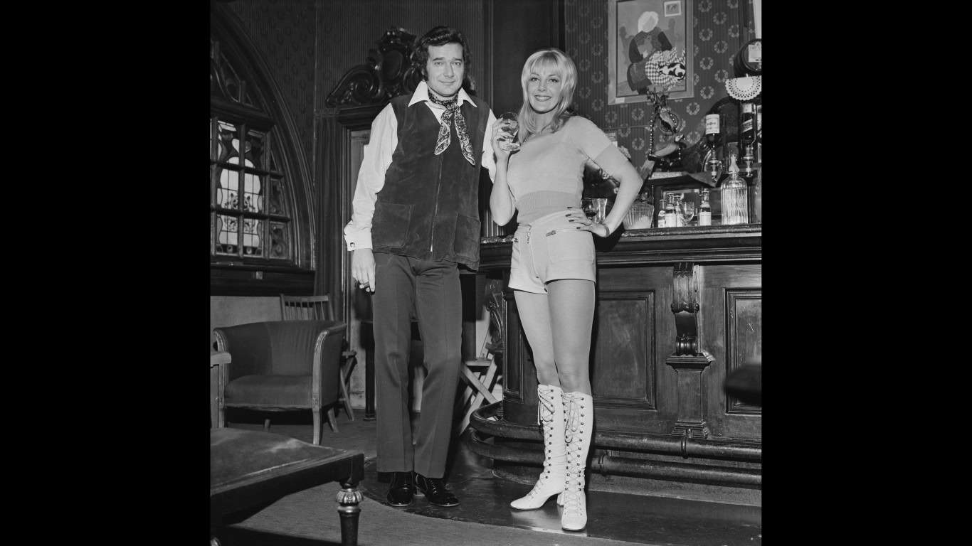 British stars of the play “Born Yesterday” pose in a pub