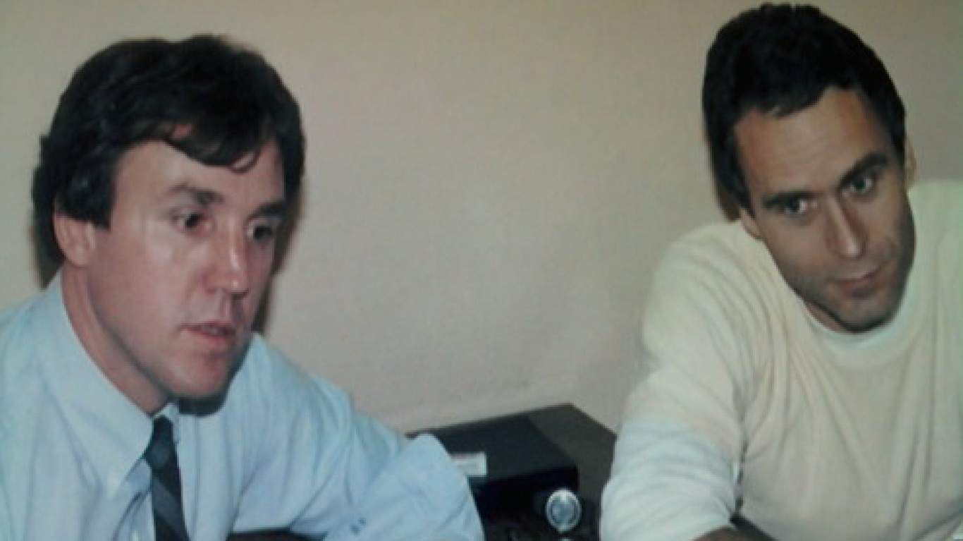 Ted Bundy | File:Bundy & Hagmaier.jpg