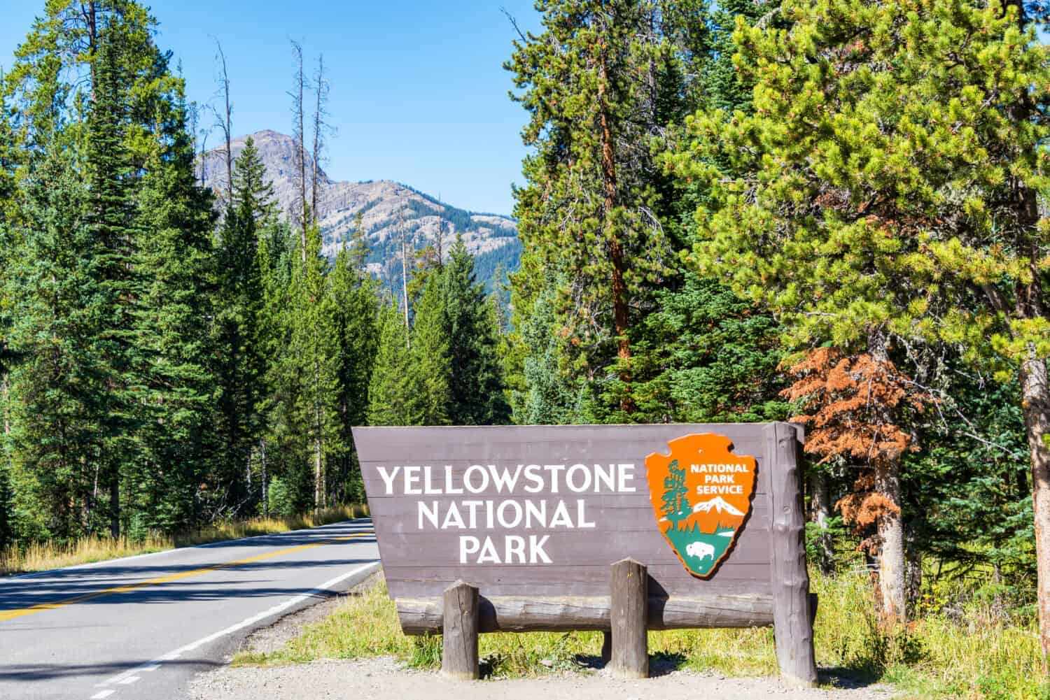 Where is Yellowstone Lake?