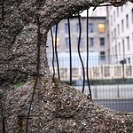 Did the Berlin Wall close off East Berlin from the West?