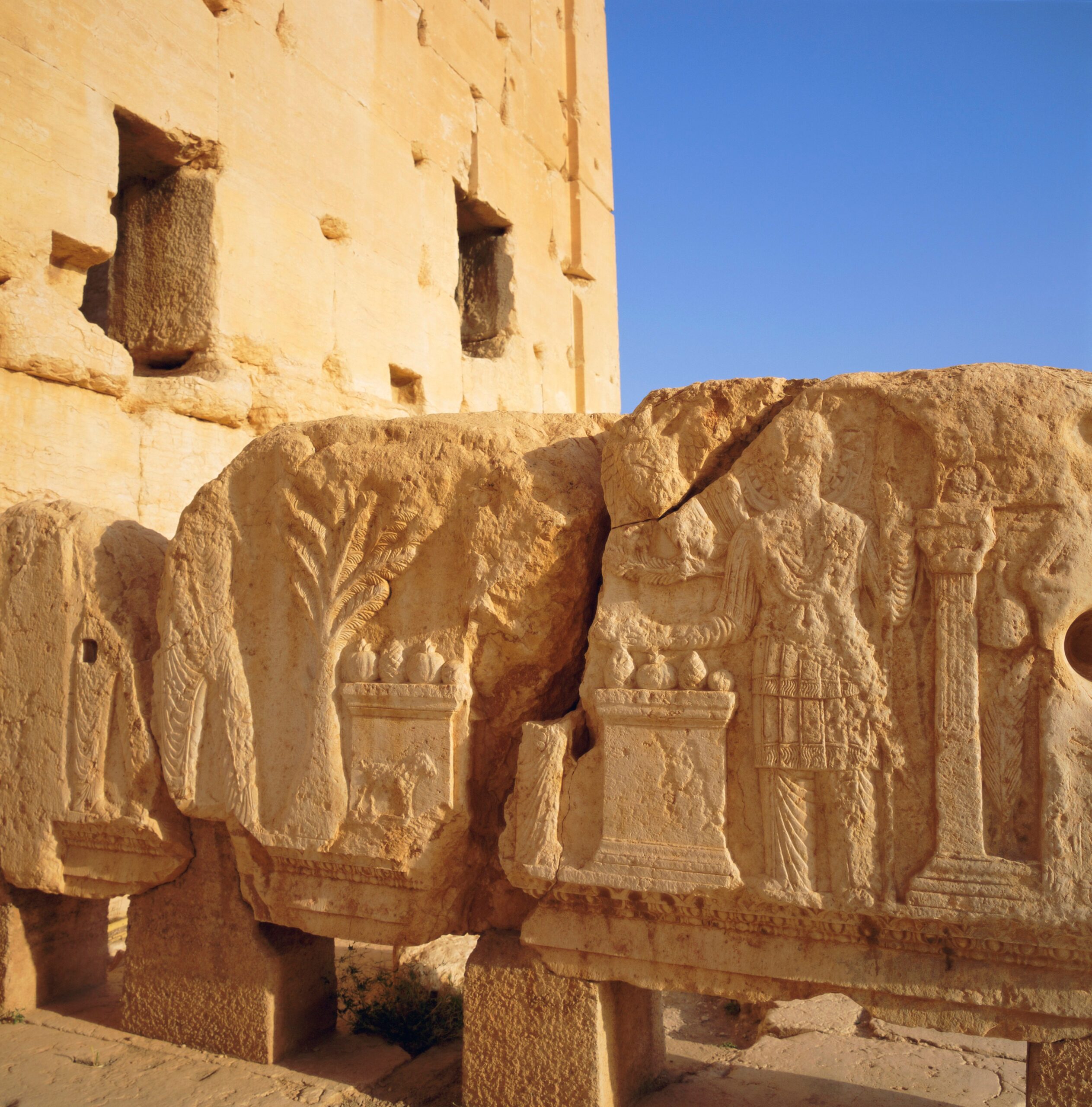 Which prophet challenged the prophets of Baal on Mount Carmel?