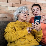 7 Smartphone Settings Your Parents or Older Relatives May Love